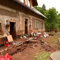 Charity pomáhají postiženým povodněmi na Trutnovsku Charity pomáhají postiženým povodněmi na Trutnovsku
