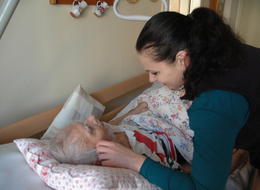 Hradecká Charita z výtěžku podpořila domácí hospicovou péči o nevyléčitelně nemocné. Foto: archiv Oblastní charity Hradec Králové